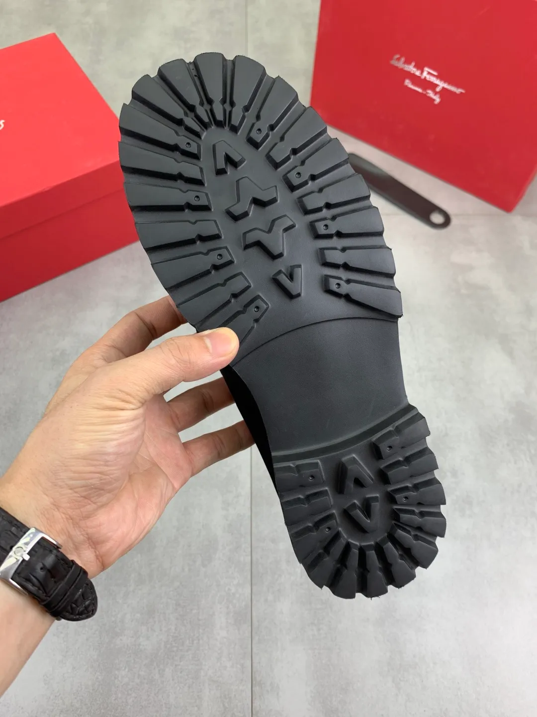 Men's shoes 💰P500 New model [Ferragamo/Ferragamo] Latest model Original imported calfskin, imported pigskin lining + original luxury metal buckle + original rubber outsole Soft and comfortable Size number: 38-44
